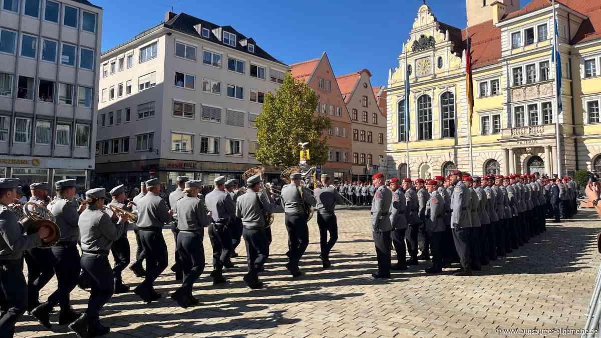 Appell am Rathausplatz: Die Pionierschule feiert 70. Geburtstag