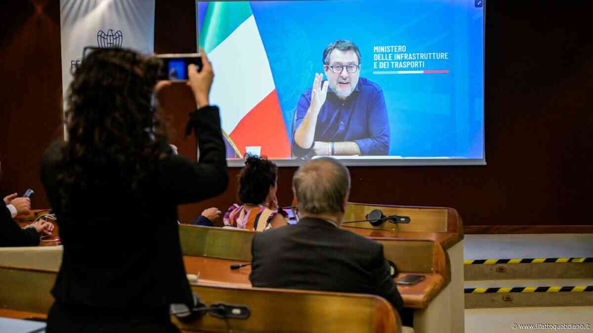 L’ultima idea di Salvini, camionisti e autisti di bus a lavoro fino a 70 anni: “La proposta al prossimo cdm”