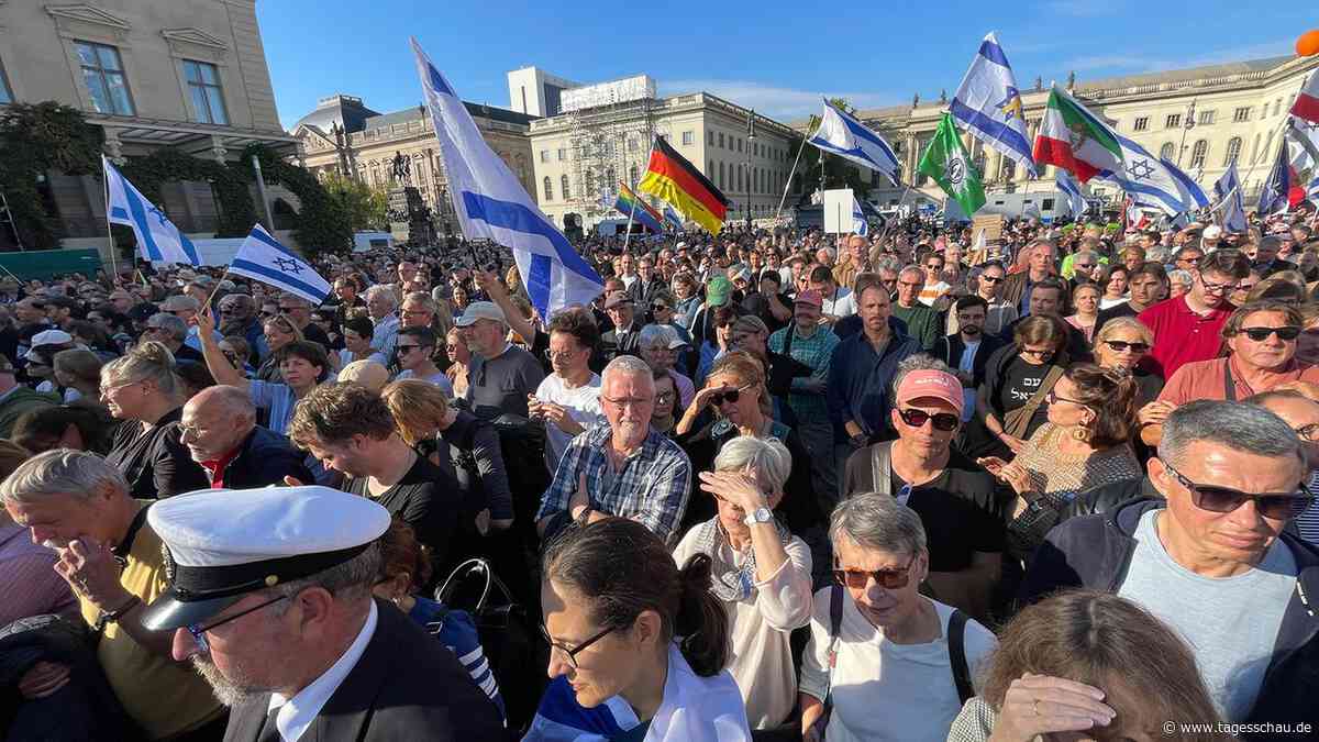 Berlin: Hunderte Menschen gedenken der Opfer des Hamas-Anschlags