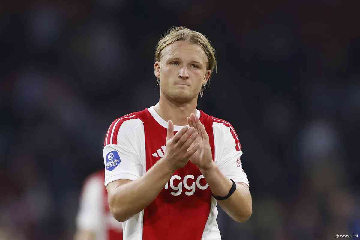 Ajax-spits Dolberg geopereerd na zware knieblessure: 'Dit komt hard aan'