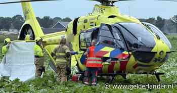 Man zwaargewond door ongeluk met auto in Odiliapeel, moet in kritieke toestand met traumahelikopter mee