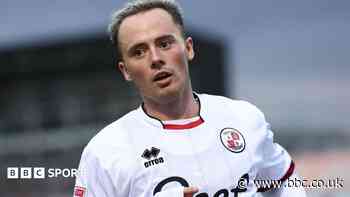 Ex-Swindon, Hibs & Crawley striker McKirdy retires at 29