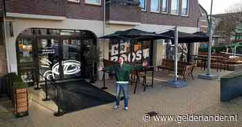 Zonder horeca-ervaring stak Dennis (27) een half miljoen in zijn café in Apeldoorn, na een jaar sluit hij de deuren