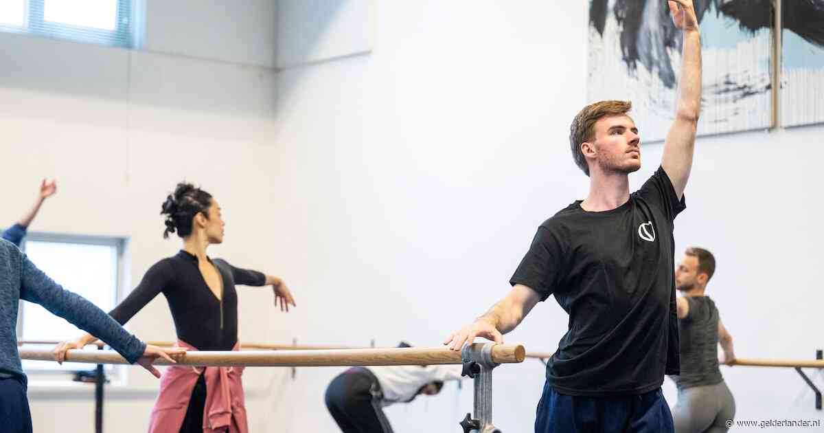 Van dansschool in Zevenaar tot Introdans: Mark van Drunick leeft zijn droom en is straks te zien op tv