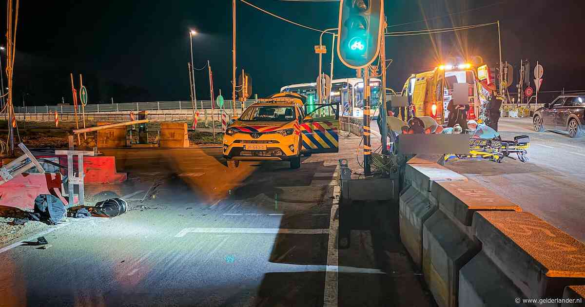 Man gewond bij eenzijdig scooterongeval op N838 in Angeren