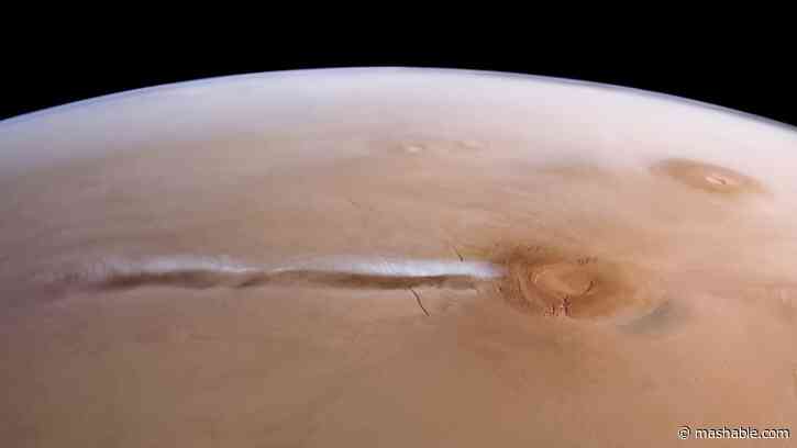 Mars weird 1,100-mile cloud runs on physics no one has ever seen before