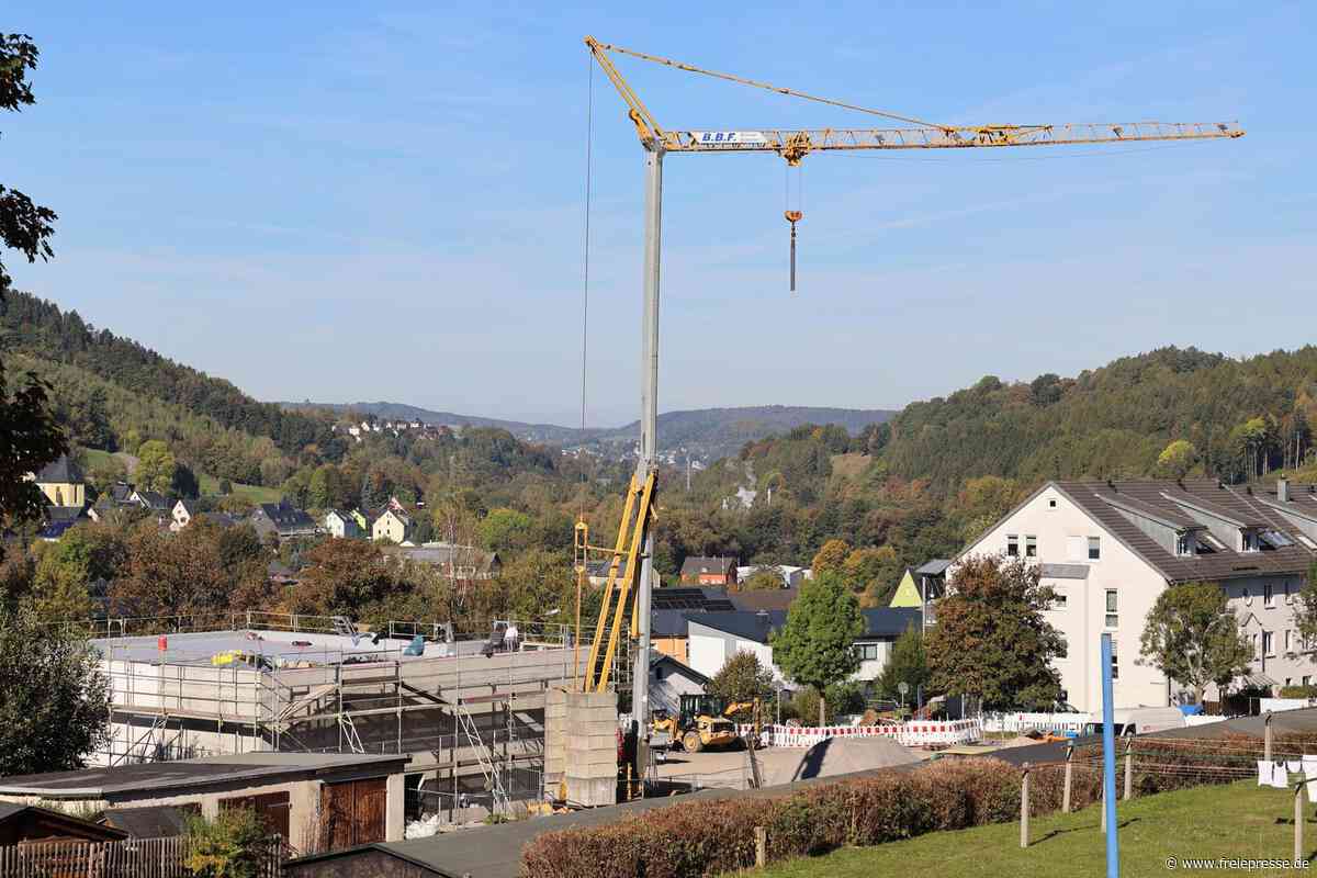 Rohbau des neuen Heizhauses in Raschau fast fertig: Warum erst 2027 angeheizt wird?