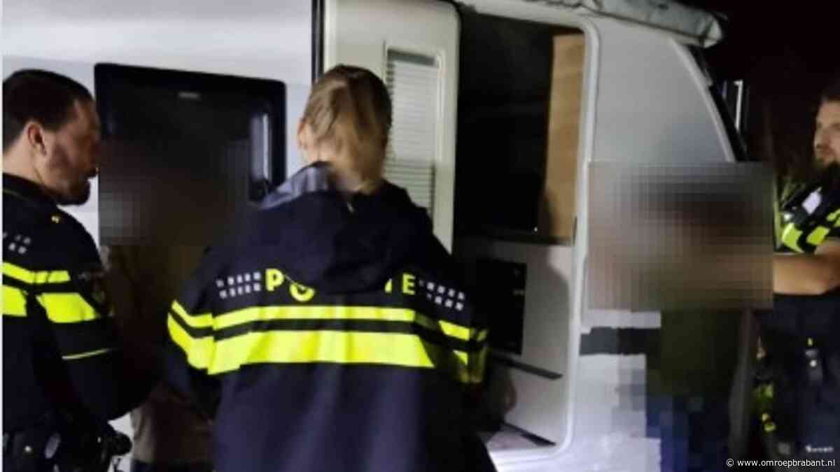 Verboden kampeerplek leidt politie naar gestolen Duitse caravan