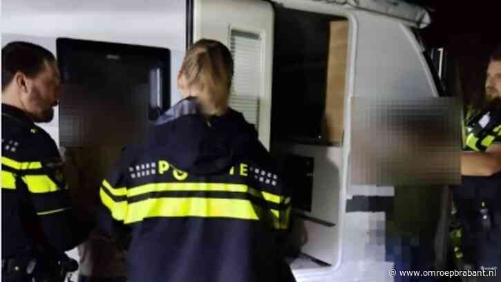 Verboden kampeerplek leidt politie naar gestolen Duitse caravan
