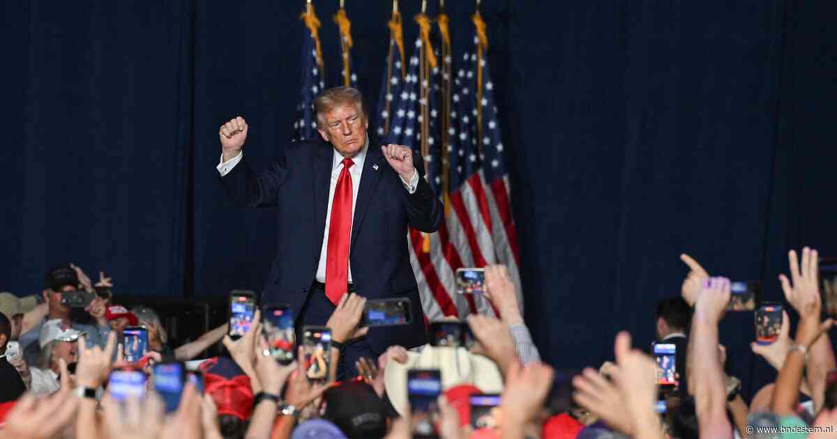 Live VS | Trump herhaardelijk onderbroken door demonstranten tijdens bijeenkomst: ‘Hij gaat terug naar mama’