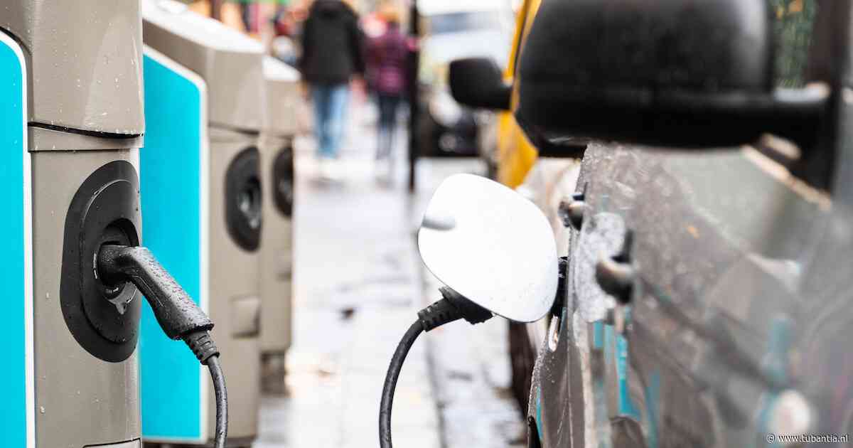 400 euro voor één laadsessie: elektrische auto trekt door Europa, laadkosten zijn soms onduidelijk
