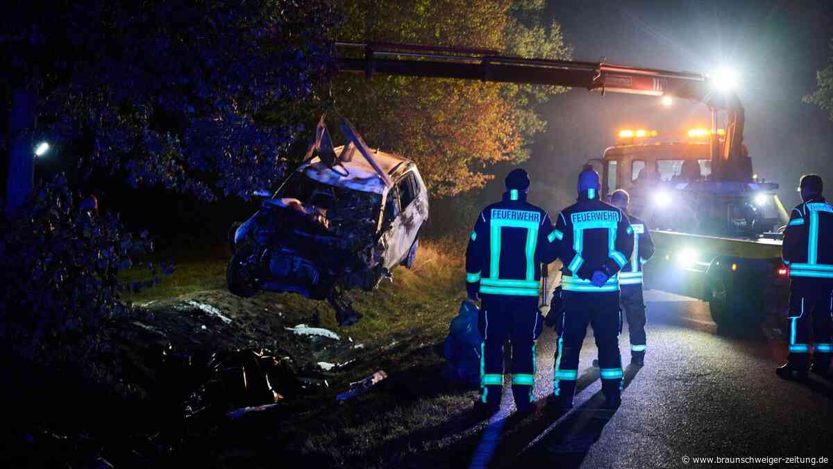 Unfall in Brandenburg: Auto kollidiert beim Überholen mit Mopeds – vier Tote
