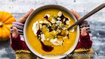 Diese cremige Kürbissuppe mit Kartoffeln und Möhren wärmt von innen