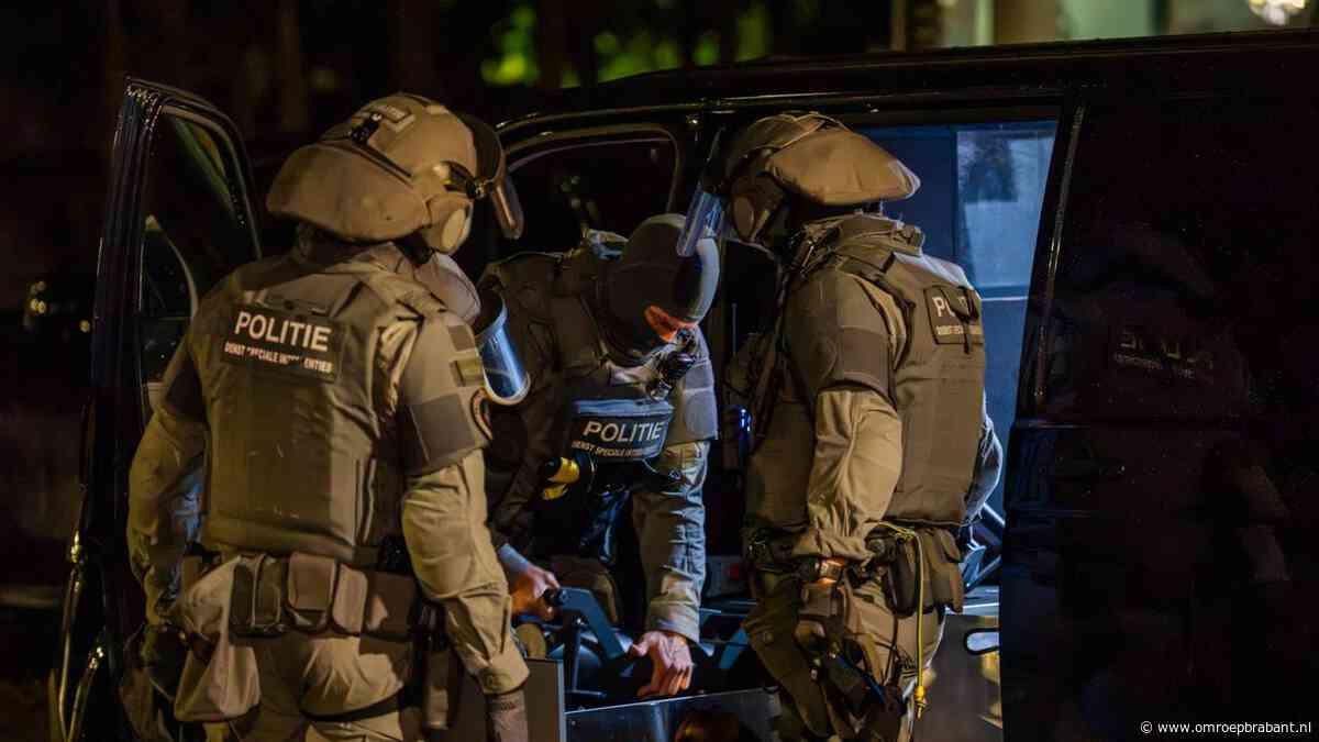 Arrestatieteam valt pand binnen in Geldrop, veel recherche aanwezig