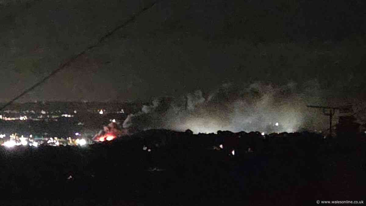 Large fire breaks out in Wrexham as people told 'keep away'