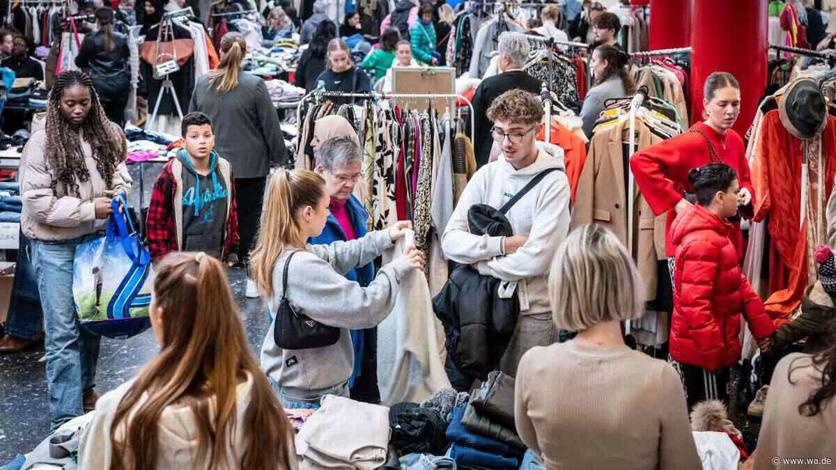 Secondhand-Shopping im Einkaufszentrum: Großer Flohmarkt lädt zum Stöbern ein
