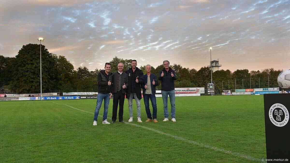 TSV Dorfen nimmt nach fast 50 Jahren neue Flutlichtanlage in Betrieb