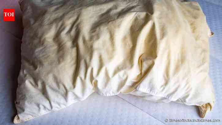 How to whiten yellowed pillows naturally: Easy ways to remove deep odours, stains and discolouration