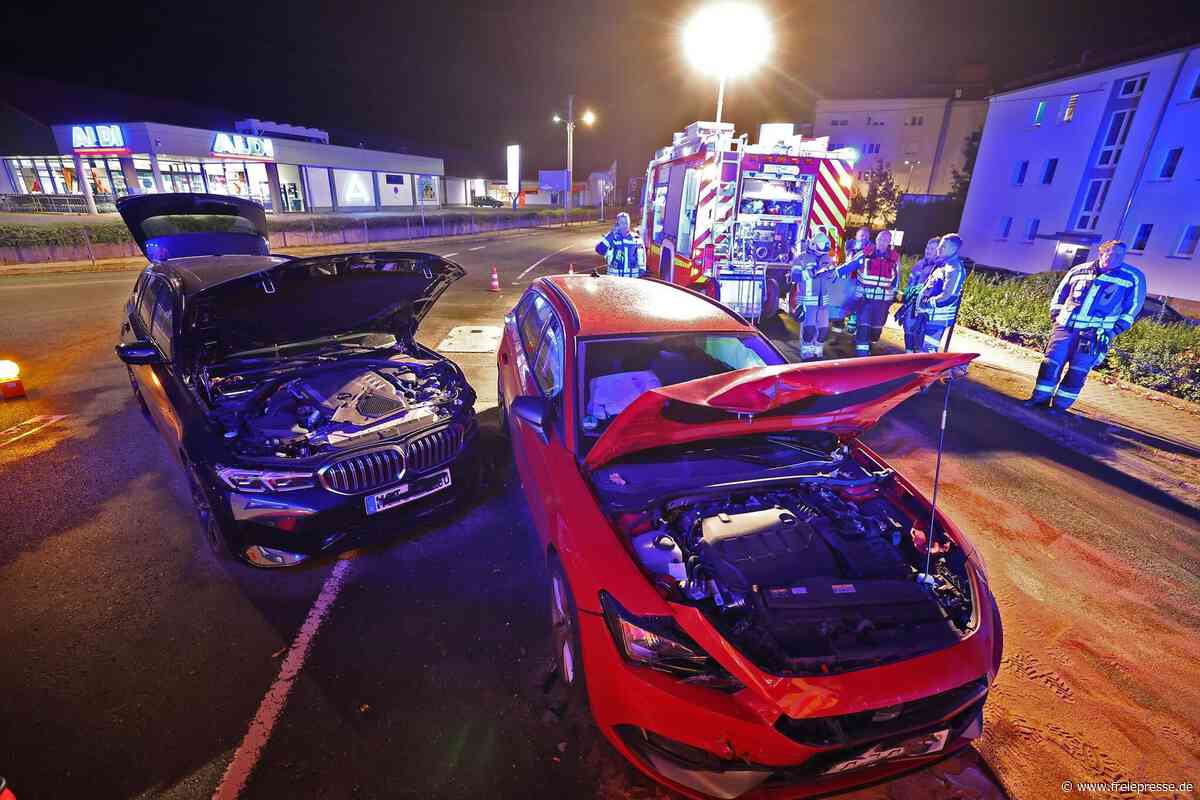 Unfall in Hohenstein-Ernstthal: Feuerwehr und Rettungsdienst an Oststraße im Einsatz
