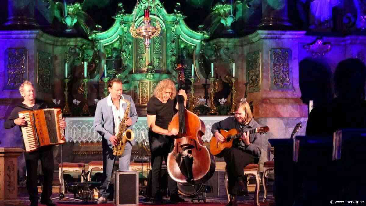 „Quadro Nuevo“ begeistert bei besonderem Konzert – Ticket-Erlös dient dem Erhalt der Kirche