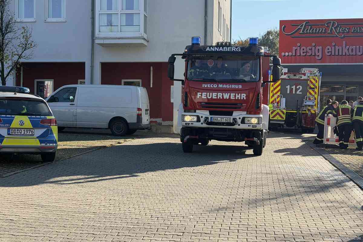 Rauchentwicklung an Einkaufspassage im Erzgebirge: Fitnessstudio kurzzeitig evakuiert