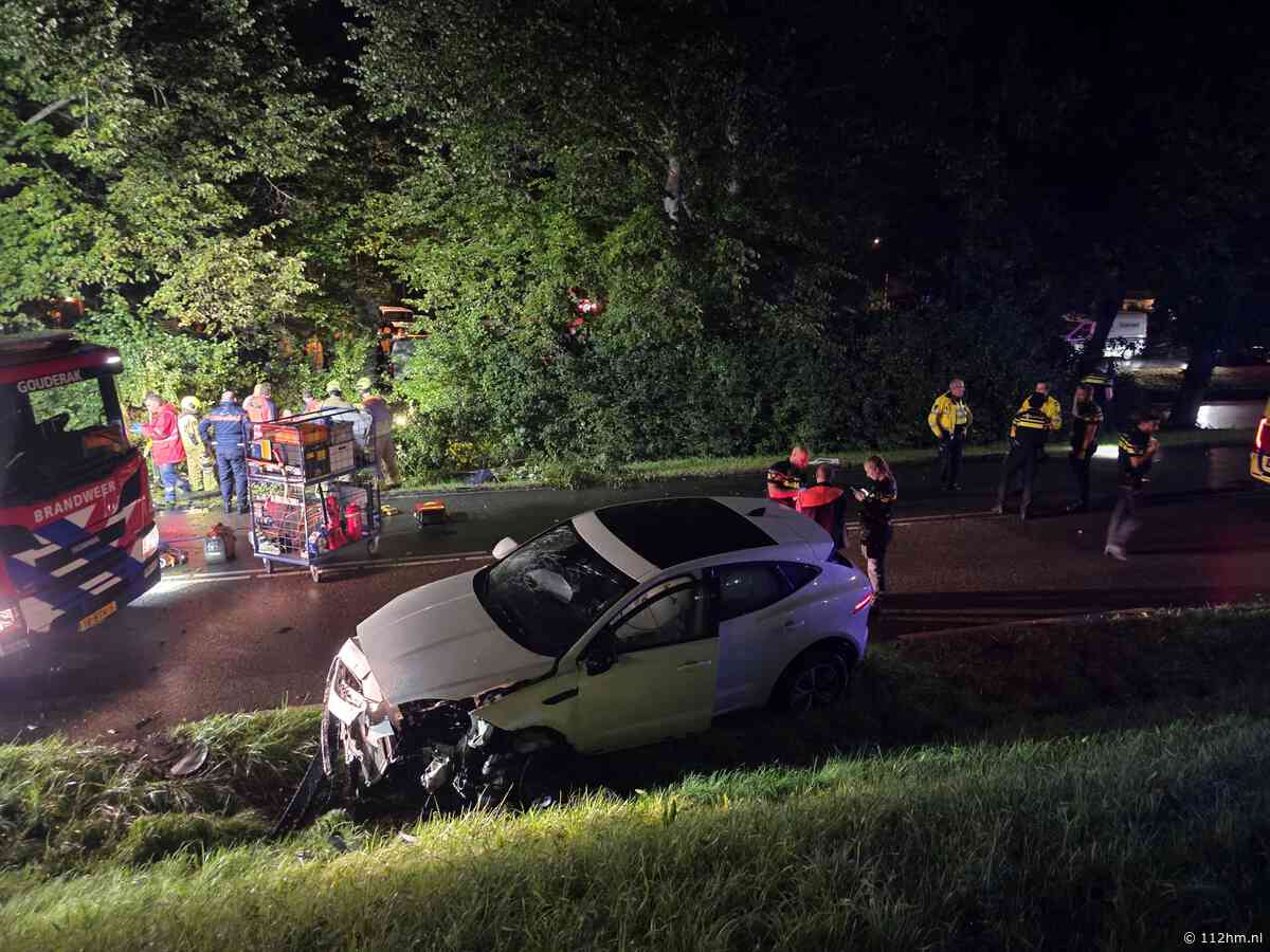 Ernstig ongeval op Rotterdamseweg in Gouda: vrouw uit auto bevrijd
