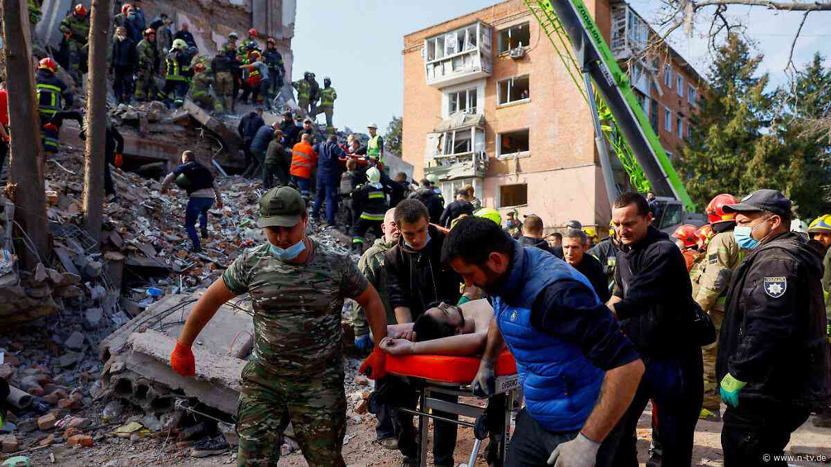 Wohnhäuser getroffen: Ukraine meldet Dutzende Tote bei russischen Angriffen an Putins Geburtstag