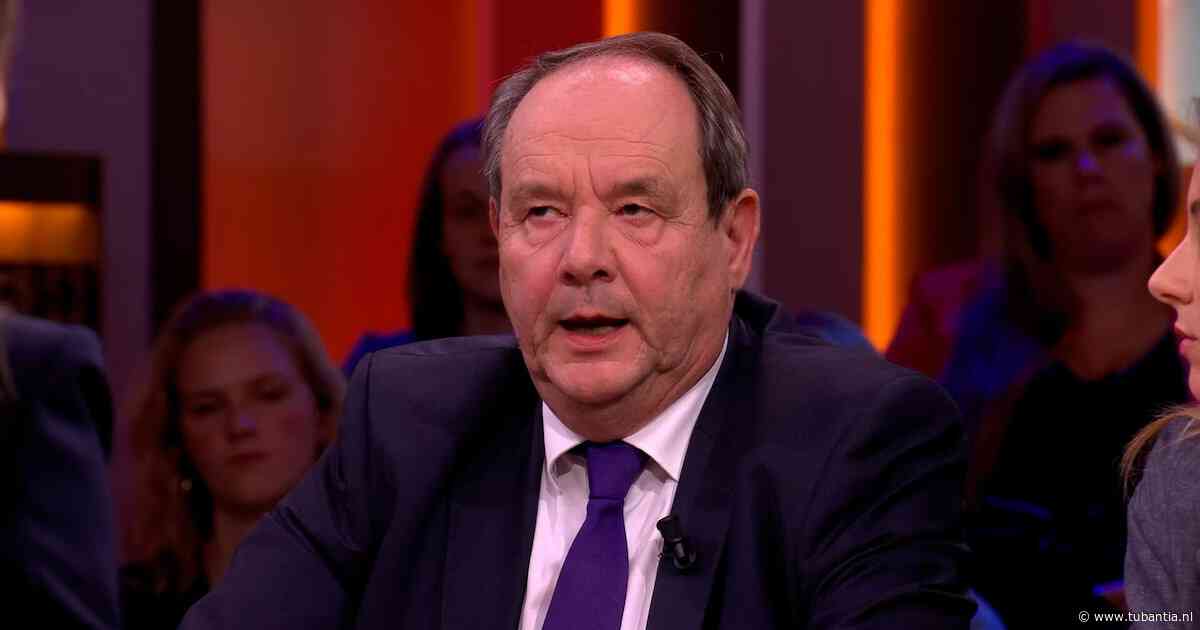 Minister Vijlbrief aan talkshowtafel door het stof over discriminatie bij UWV: ‘Ik schaam me, verschrikkelijk’