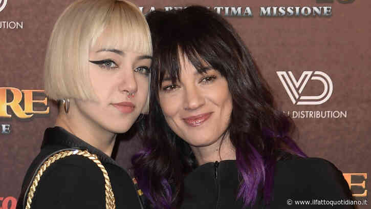 Anna Lou Castoldi vittima di furto e revenge porn. Un ragazzo pubblica sui social un video intimo della figlia di Morgan e Asia Argento. Denunciato