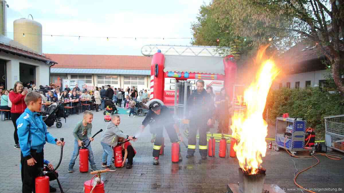 „Lange Nacht der Feuerwehr“: Schon nach 30 Minuten waren alle Tische besetzt