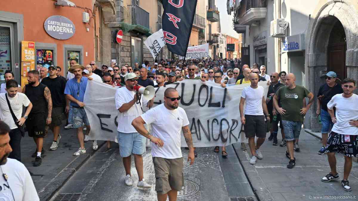 A Roma protestano gli sfollati dei Campi Flegrei: così si potrebbero usare le case vuote dei borghi interni