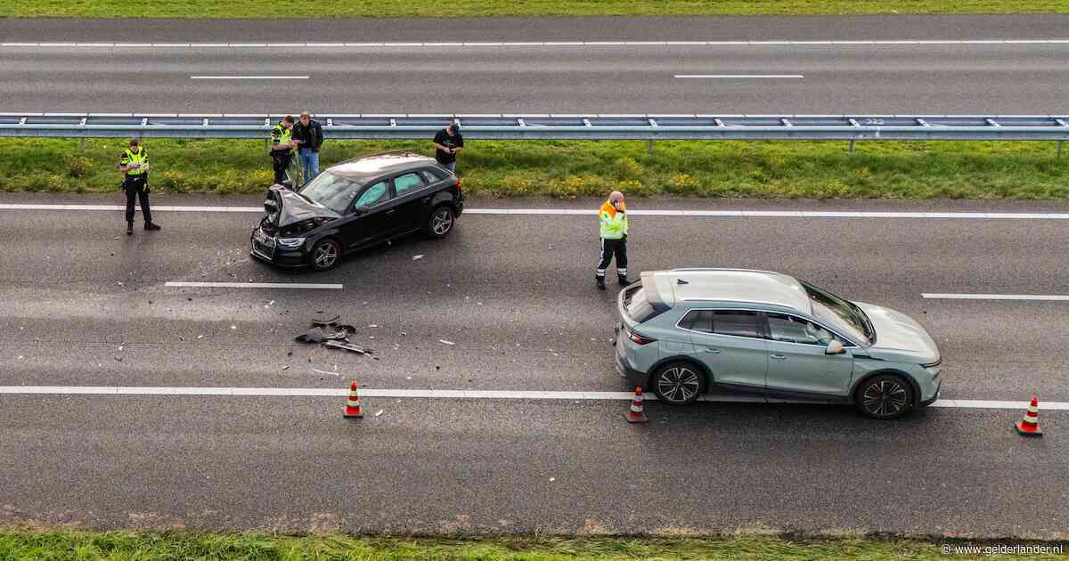 A18 bij Didam enige tijd dicht na ongeluk tussen twee auto’s