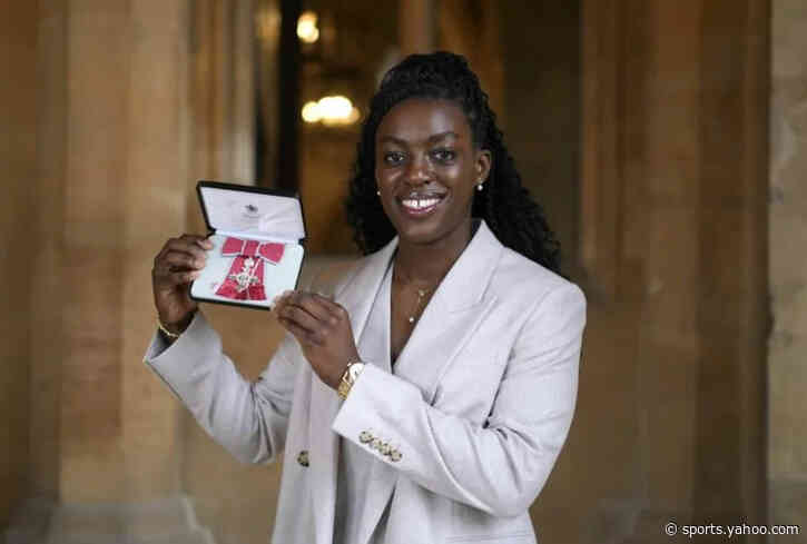 Arsenal youngster receives MBE from Prince William