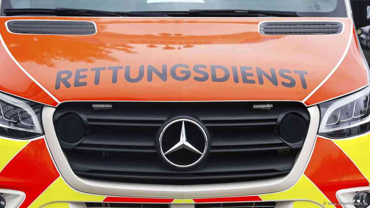 Schwerer Unfall bei Rimsting: Zwei Personen bei Zusammenstoß verletzt