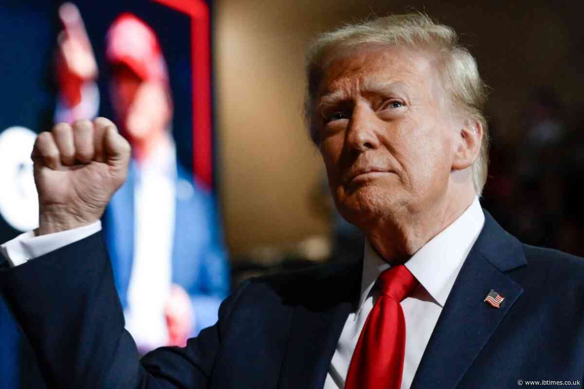Trump Issues Chilling Warning to Hillary Clinton, Obama and Biden, Claims He Can 'Do Whatever I Want'