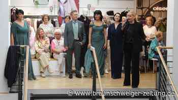 Model sagt ab – Becker-Mitarbeiter Peter rettet die Modenschau in Gifhorn