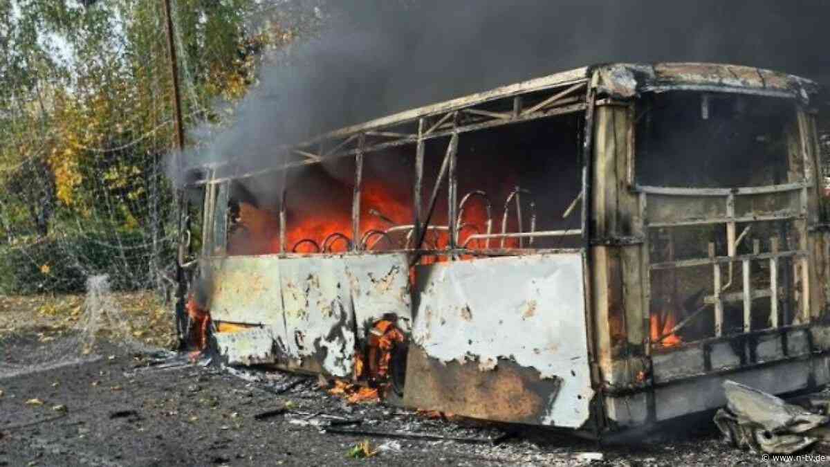 Gouverneur ruft zur Flucht auf: Ukraine meldet 30 Tote bei schwerem russischem Angriff auf Busse