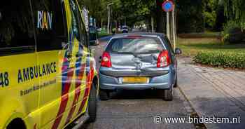 Man en vrouw gewond bij botsing tussen auto en tractor in Roosendaal