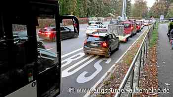 B10-Baustelle und die Folgen: Polizei geht gegen Drängler auf Busspur in der Stuttgarter Straße vor