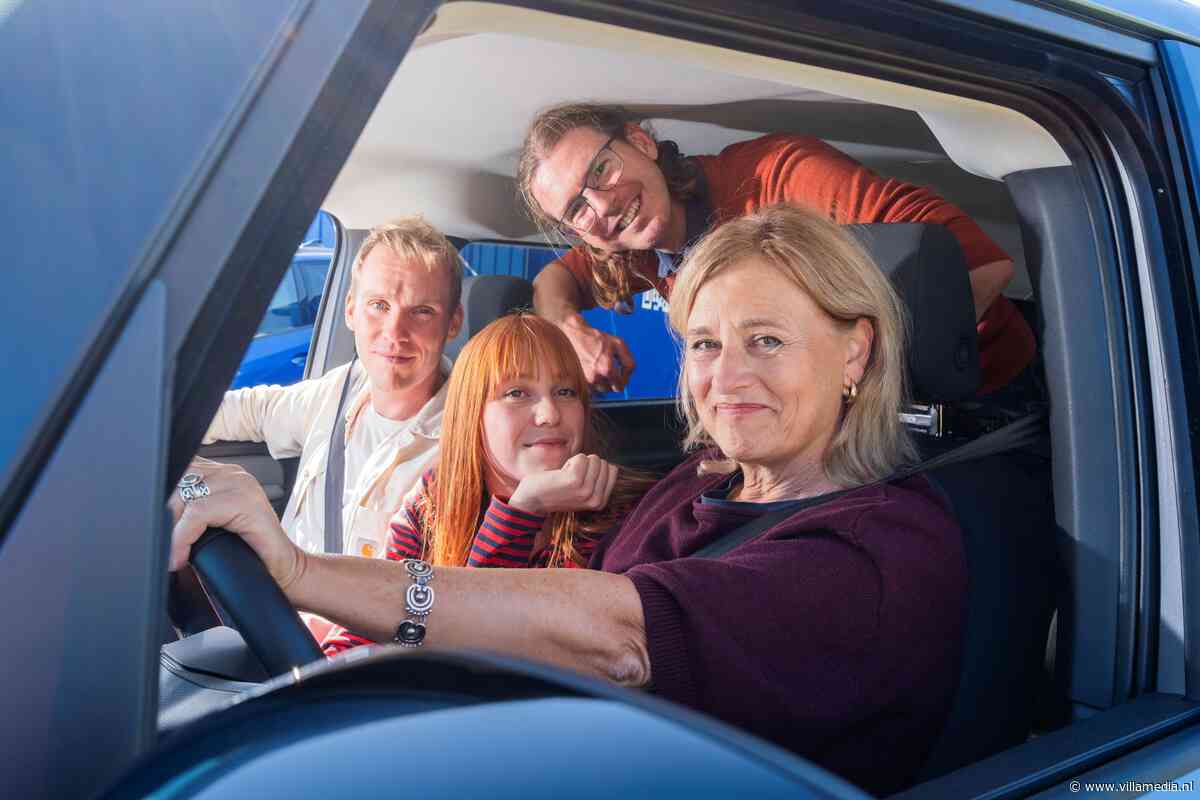 Vier klimaatjournalisten in een elektrisch busje naar de klimaattop: 'Moeten de handen ineenslaan'