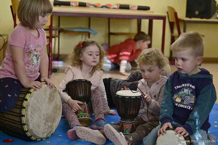 Kindergartenkinder in Schöneck: Spaß mit Didgeridoo und Trommeln:
