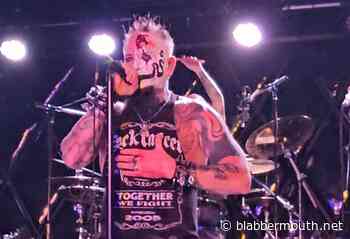 Watch: MUDVAYNE's CHAD GRAY Returns To Live Stage After Canceling Two Shows Due To Vocal Injury