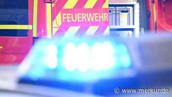 Zug kollidiert mit Pkw: S-Bahn-Strecke nach Holzkirchen seit drei Stunden gesperrt - Einsatz läuft