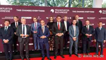 Weimer postet Bild von Männern in Anzügen – Foto von Buchmesse geht komplett nach hinten los