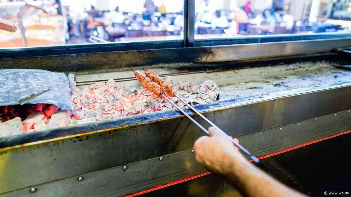 Strenge Auflagen für Holzkohle-Grills: Droht beliebten Imbissen in NRW jetzt das Aus?