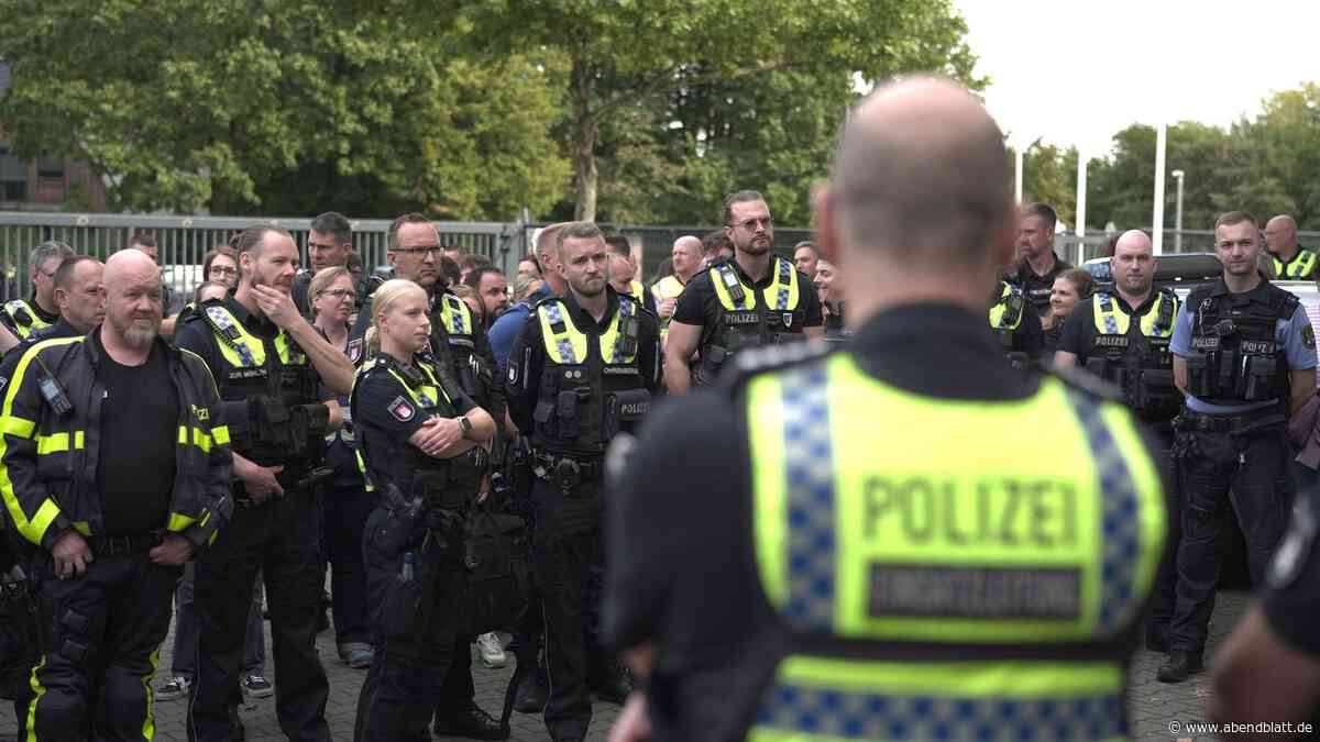 Autofahrerin „Mäuschen“ genannt: Was die Hamburger an ihrer Polizei stört