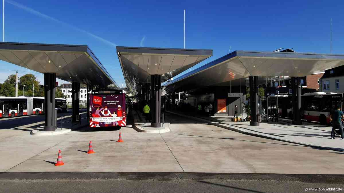 Nach zwei Jahren Bauzeit: Neuer Busbahnhof in Rahlstedt ist offiziell eröffnet