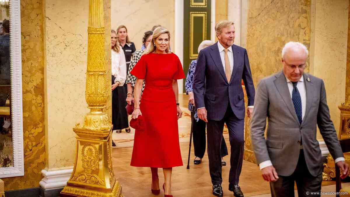 ’Máxima reikt Appeltjes van Oranje uit in een outfit in de kleur van het hart: rood’