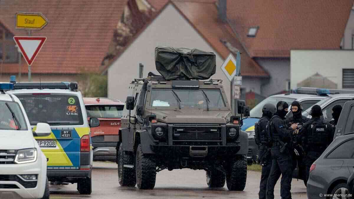 Großeinsatz nach Schüssen in der Oberpfalz – die Bilder eines abgeriegelten Ortes