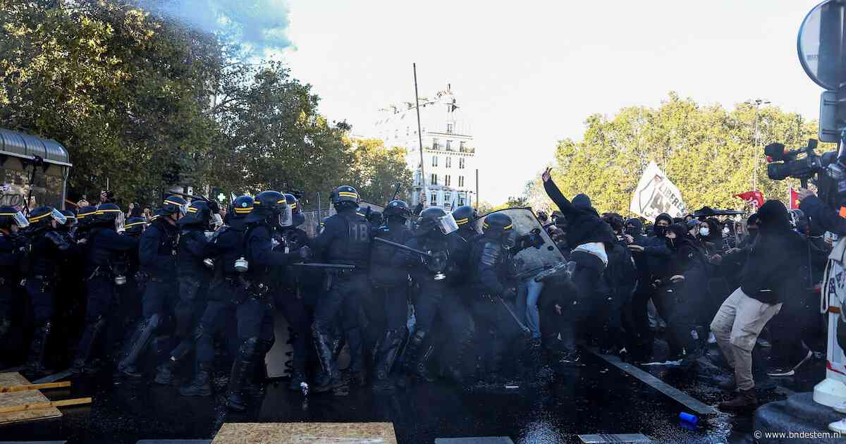 Franse politie grijpt weer in bij schoolprotesten in Parijs